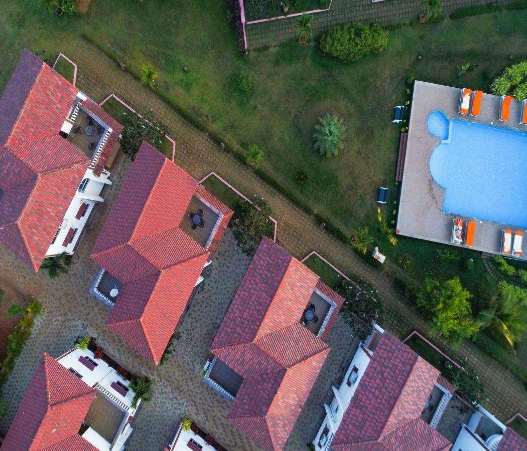 Span Suites & Villa Morjim Exterior photo